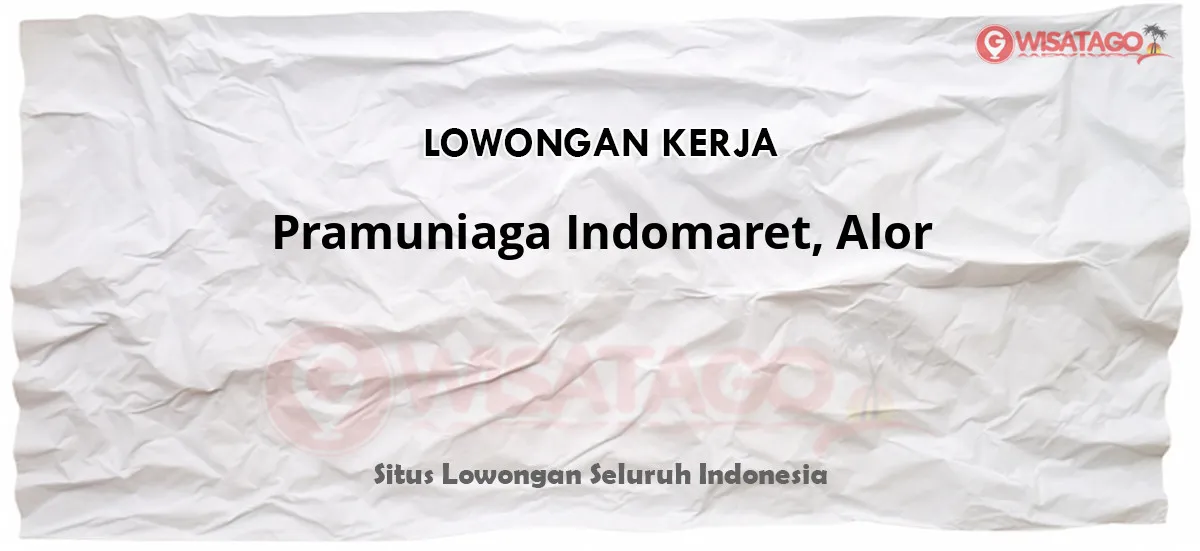Pramuniaga Indomaret, Alor, sedang melayani pembeli