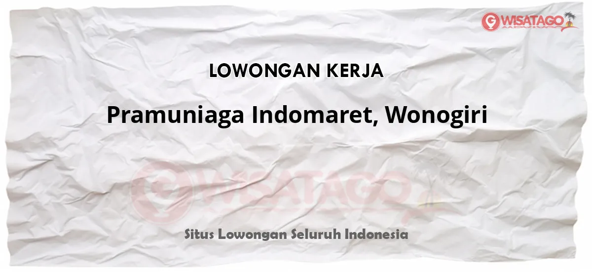 Pramuniaga Indomaret, Wonogiri, sedang melayani pelanggan
