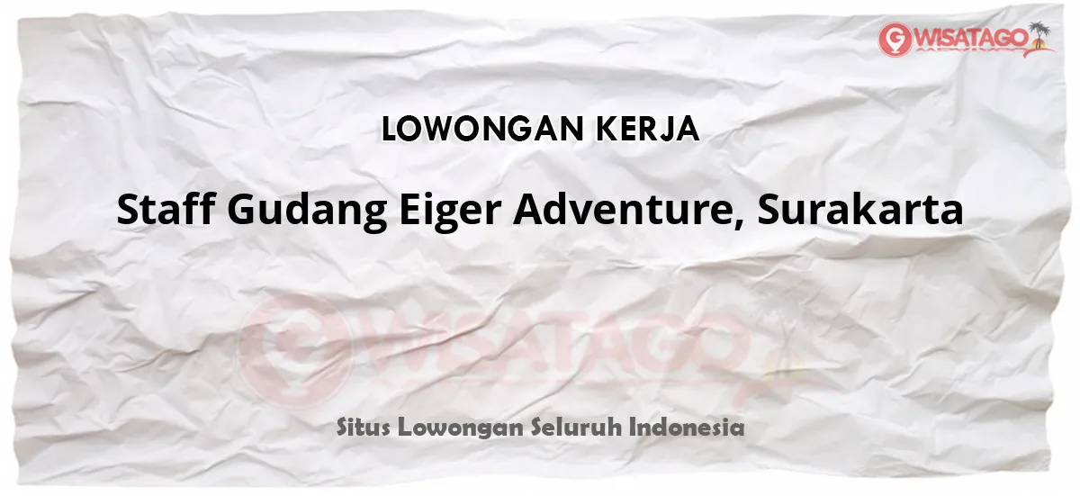 Staff Gudang Eiger Adventure, Surakarta bekerja.